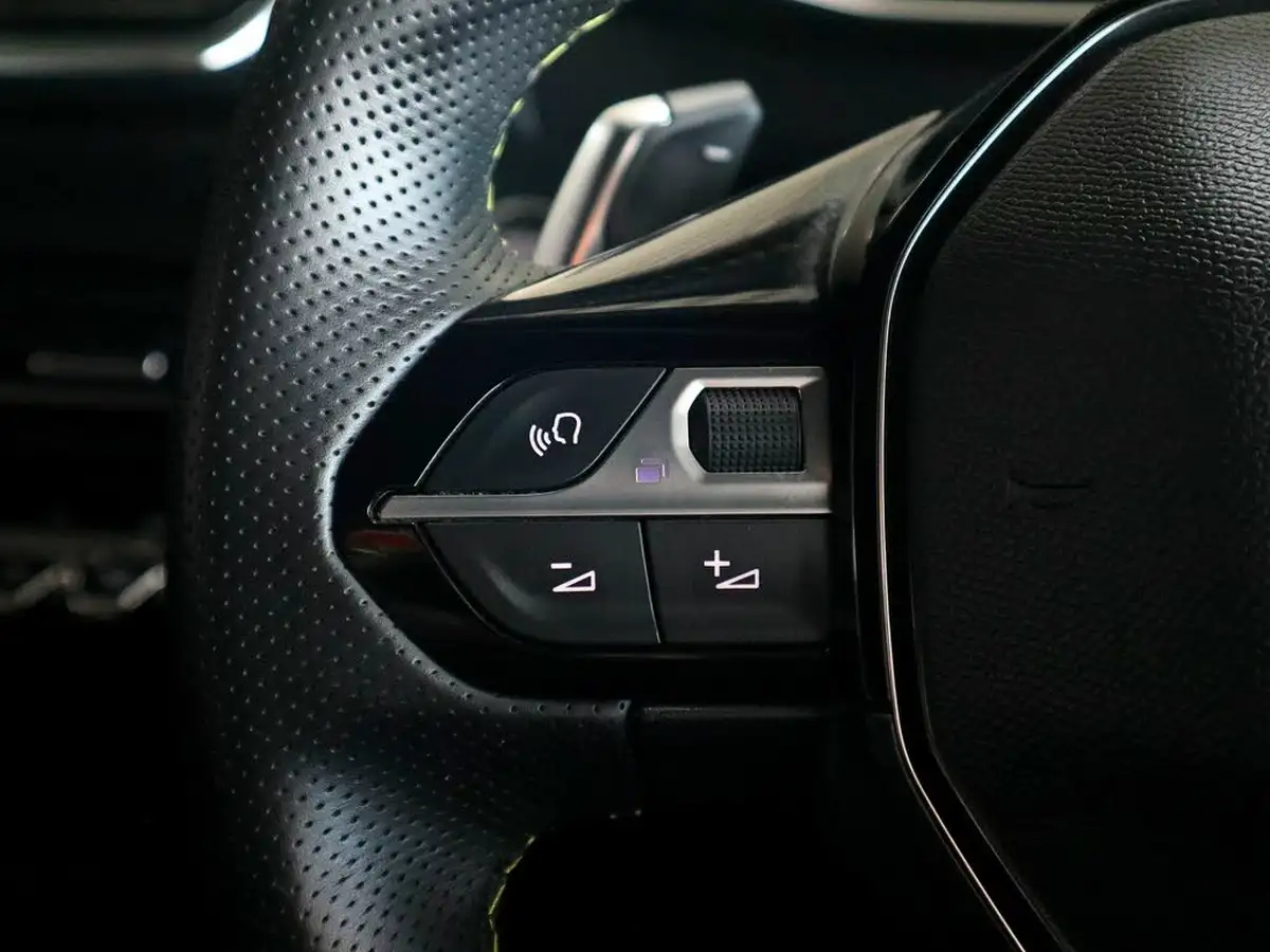2022-peugeot-2008-suv-12-puretech-gt-eat8-big-37