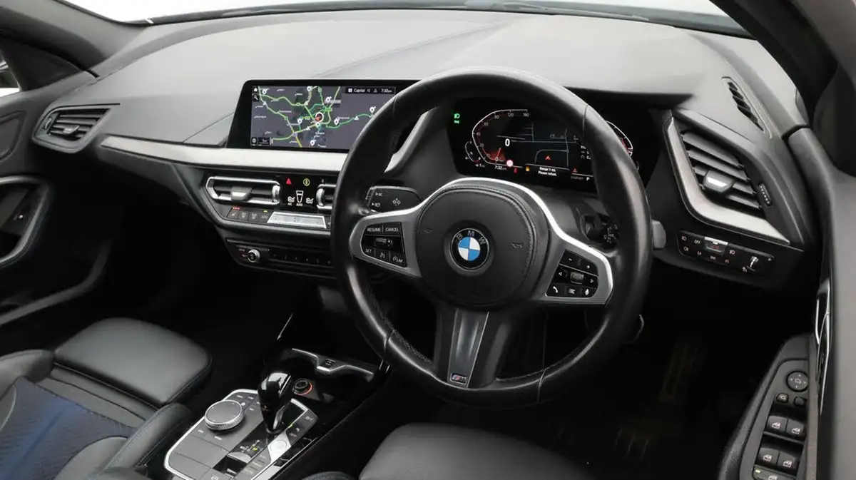 2022-bmw-1-series-15-118i-m-sport-lcp-dct-big-9