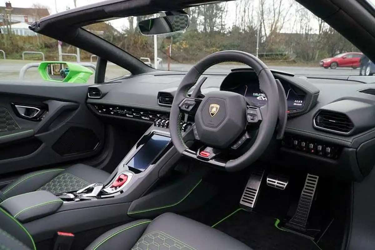 2022-lamborghini-huracan-52-evo-big-17