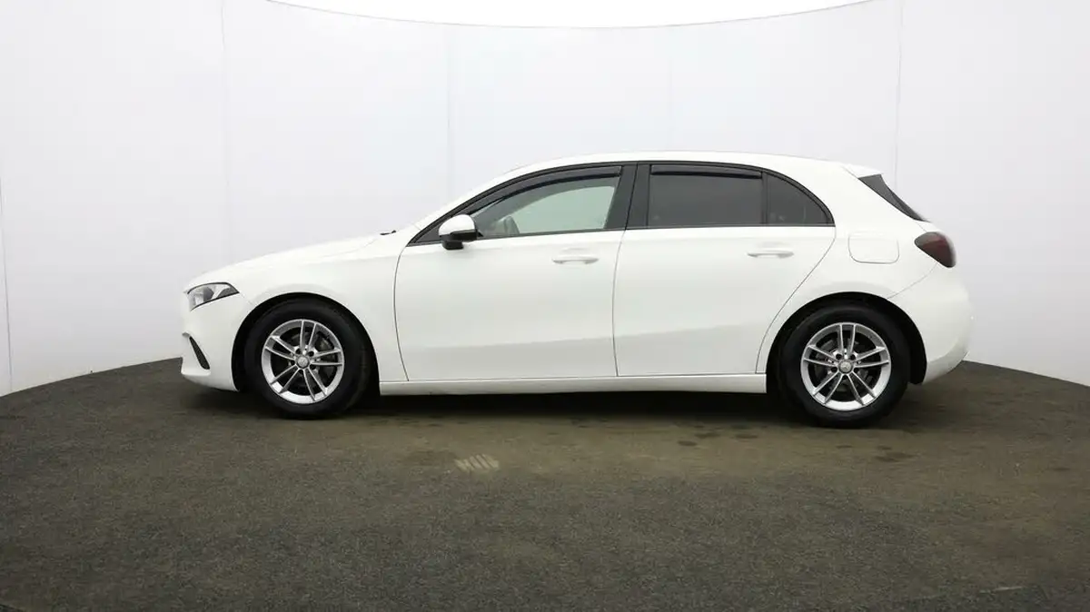 2018-mercedes-benz-a-class-15d-a180d-se-116ps-ss-7g-dct-big-60
