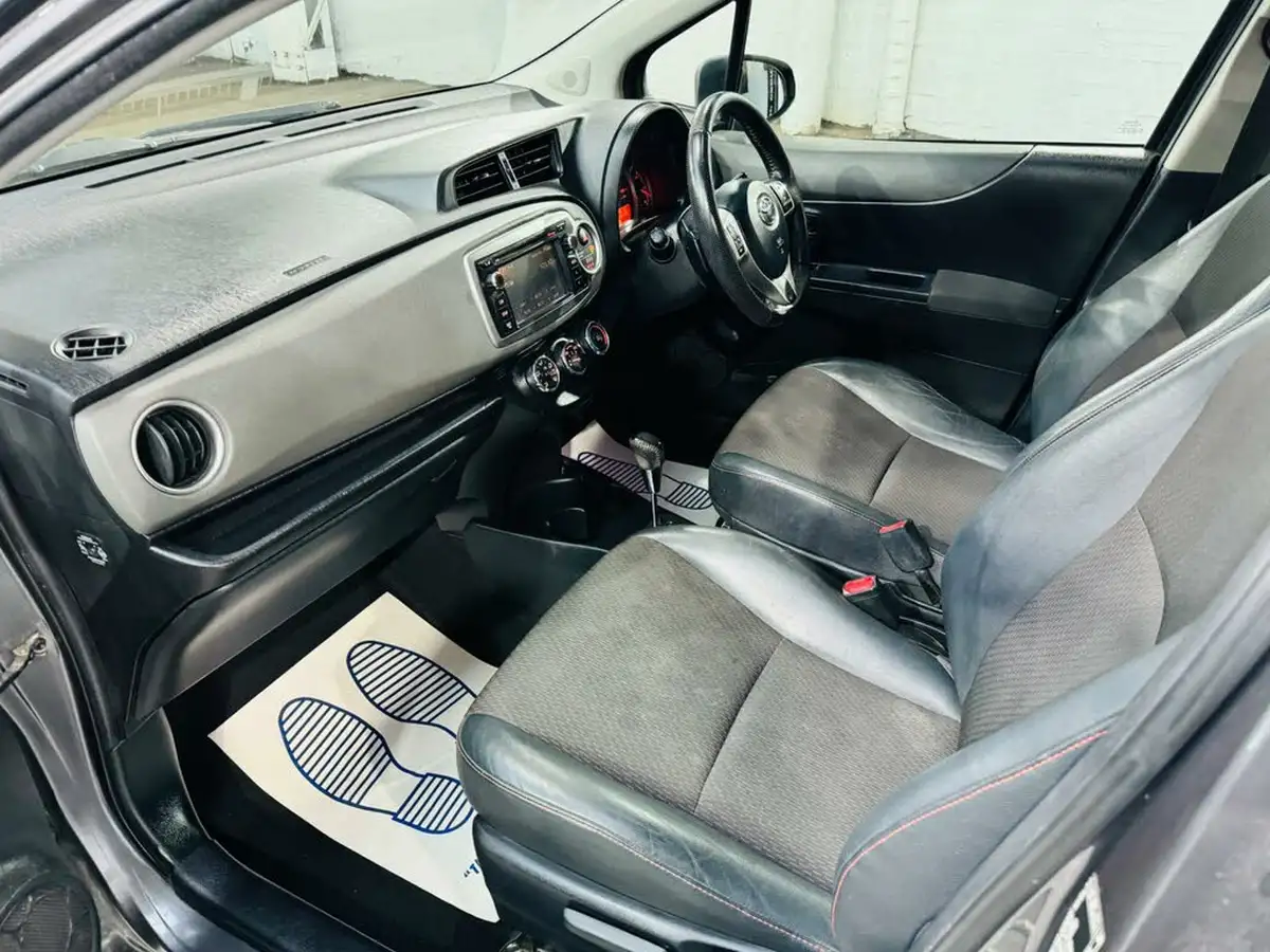 2013-toyota-yaris-133-sr-5d-m-drive-s-big-10