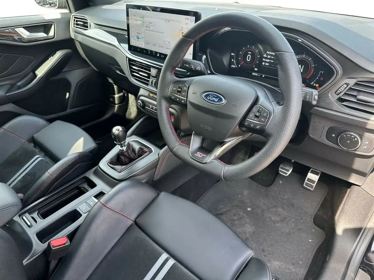 2023-ford-focus-23t-st-hatchback-big-9