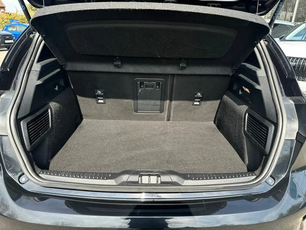 2023-ford-focus-23t-st-hatchback-big-33