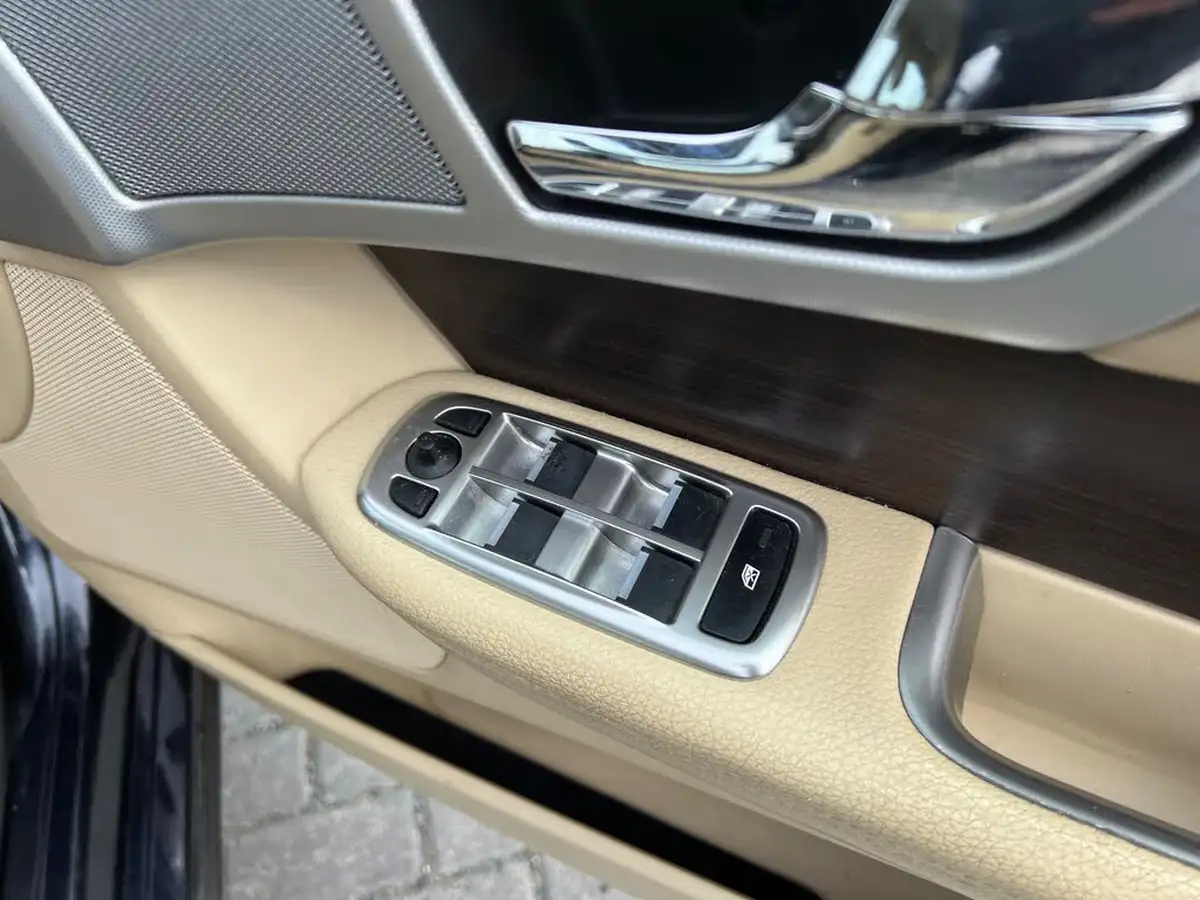2011-jaguar-xf-22td-luxury-big-9