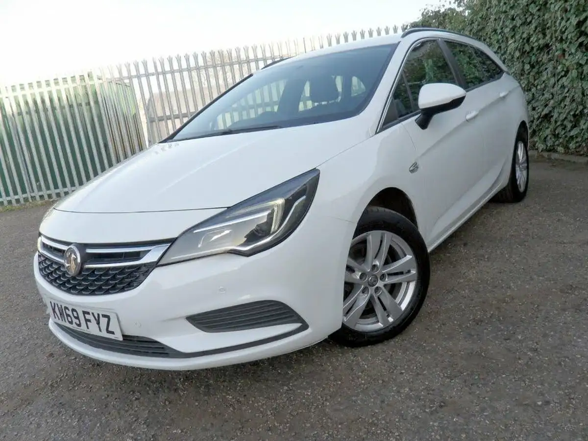 2019-vauxhall-astra-big-9