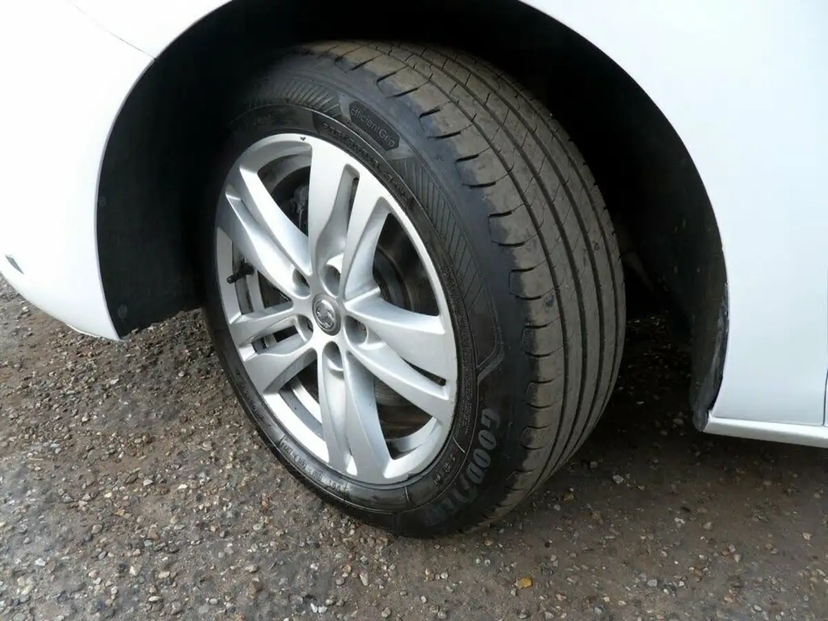 2019-vauxhall-astra-big-32