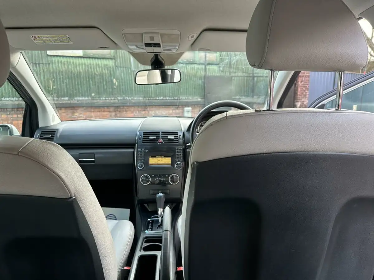 2010-mercedes-benz-a-class-15-a160-classic-se-5d-cvt-big-21