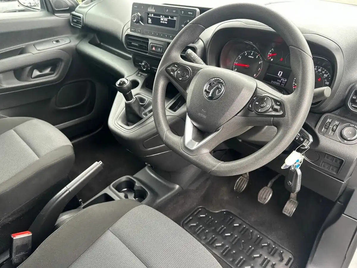 2021-vauxhall-combo-15cdti-dynamic-2300-100pseu6dt-l2h1-panel-big-16