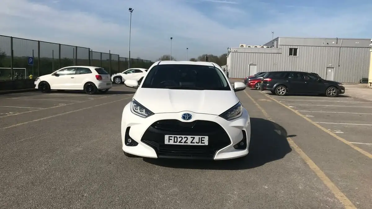 2022-toyota-yaris-15-vvt-i-design-big-14