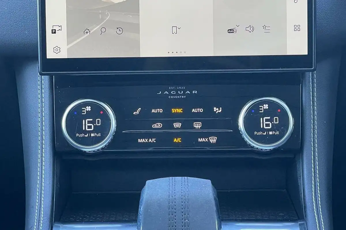 2022-jaguar-f-pace-20-d200-r-dynamic-black-big-15