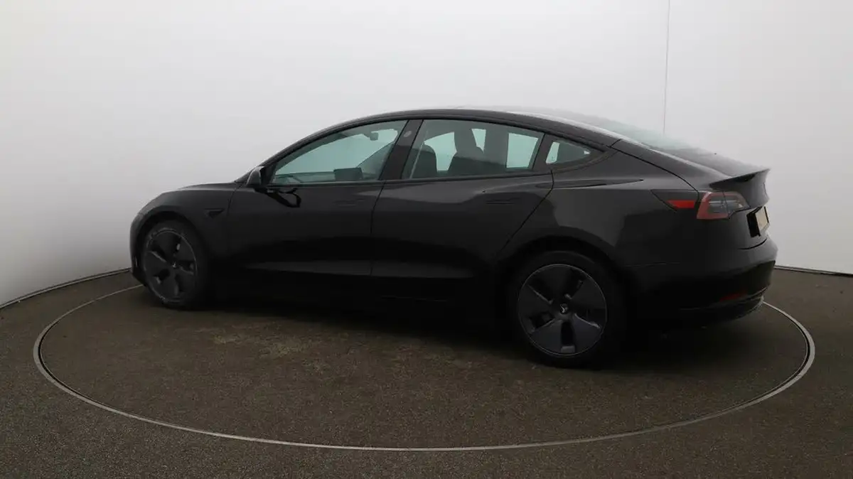 2022-tesla-model-3-e-long-range-big-38