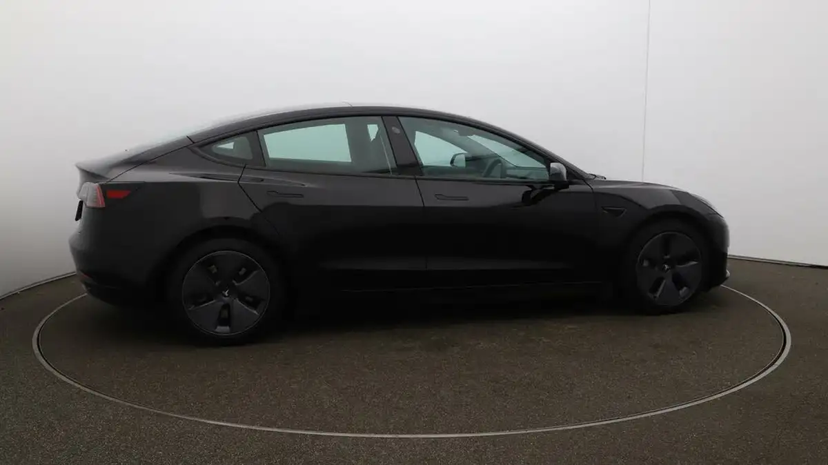 2022-tesla-model-3-e-long-range-big-42