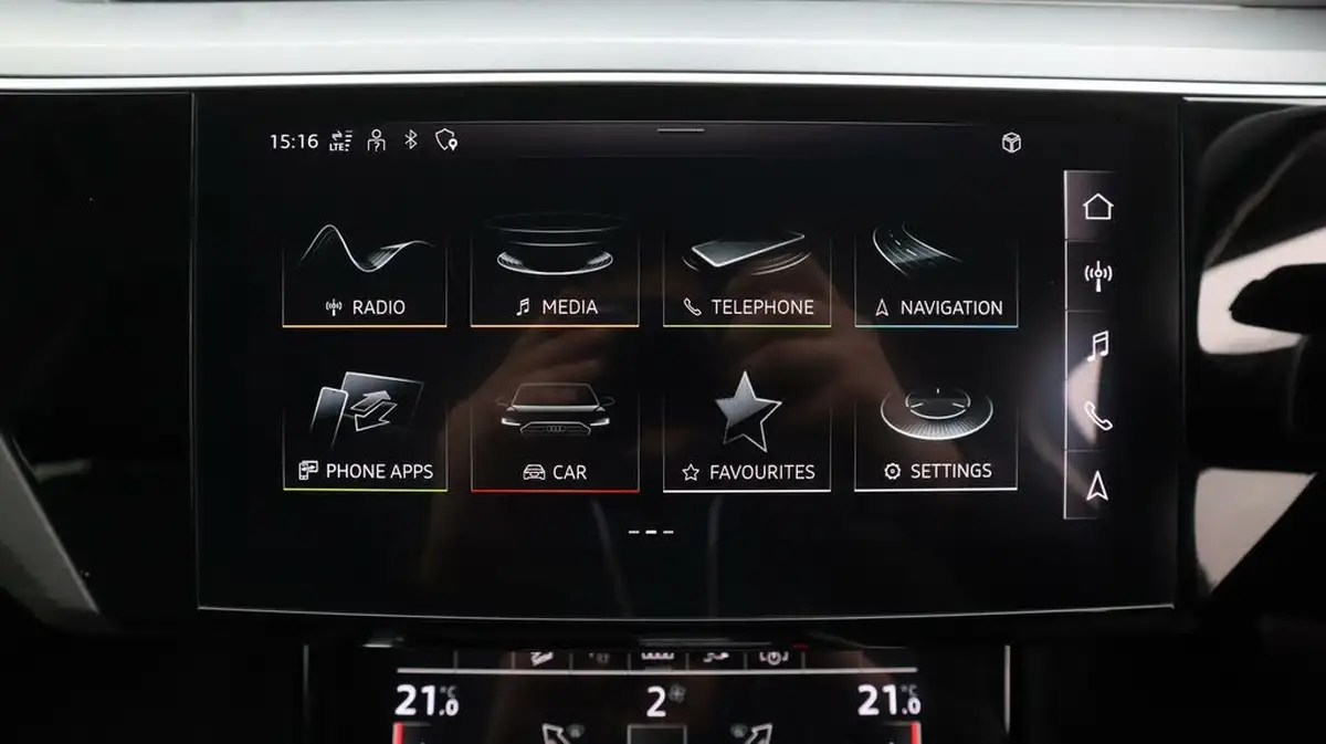 2022-audi-e-tron-55e-technik-station-wagon-big-11