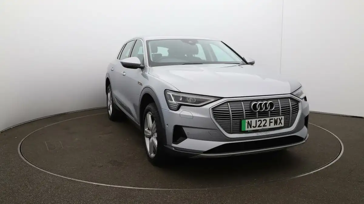 2022-audi-e-tron-55e-technik-station-wagon-big-33