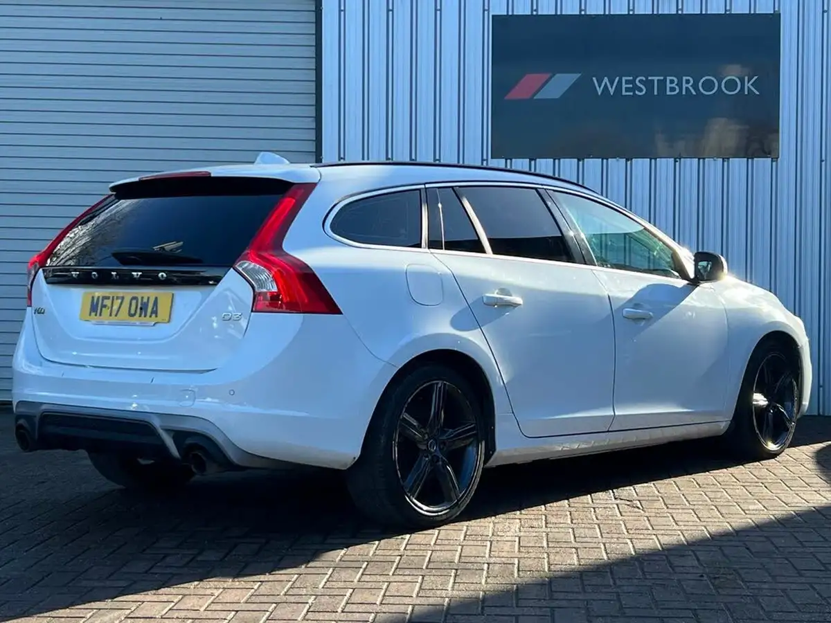 2017-volvo-v60-20td-d3-r-design-big-1