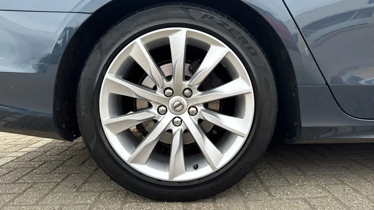2019-volvo-v90-20-t4-momentum-plus-big-18