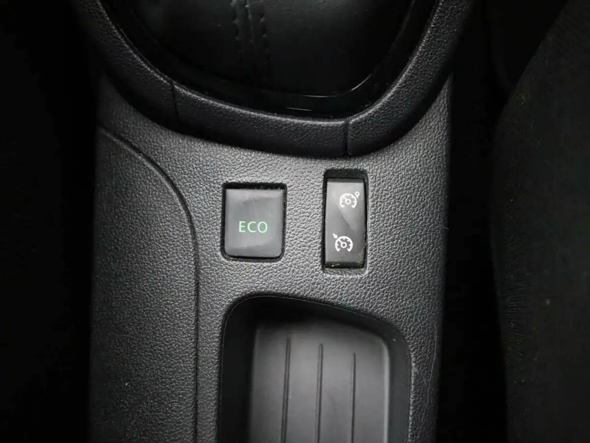 2017-renault-clio-09-tce-dynamique-nav-big-15