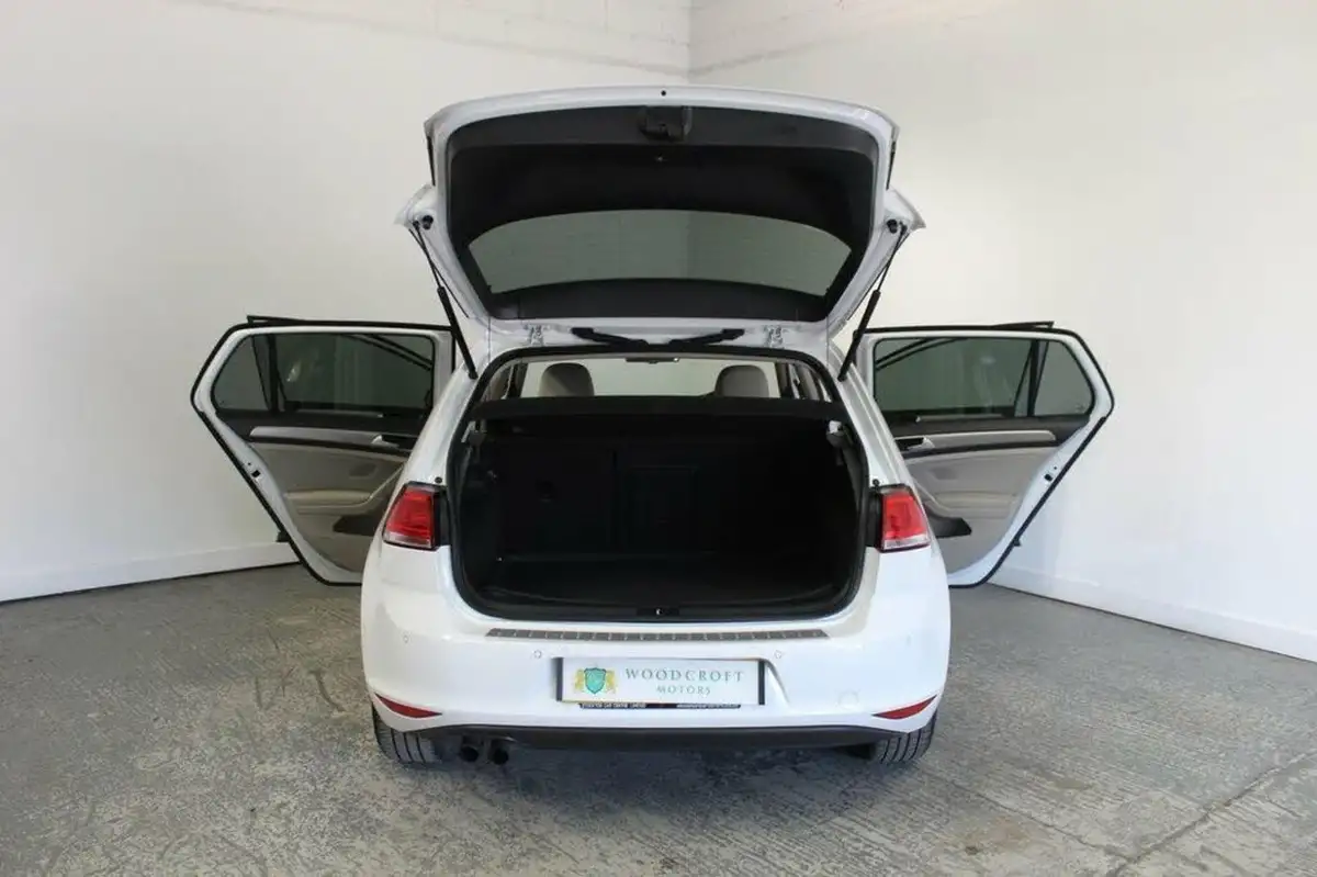 2014-volkswagen-golf-20tdi-match-5d-dsg-big-18