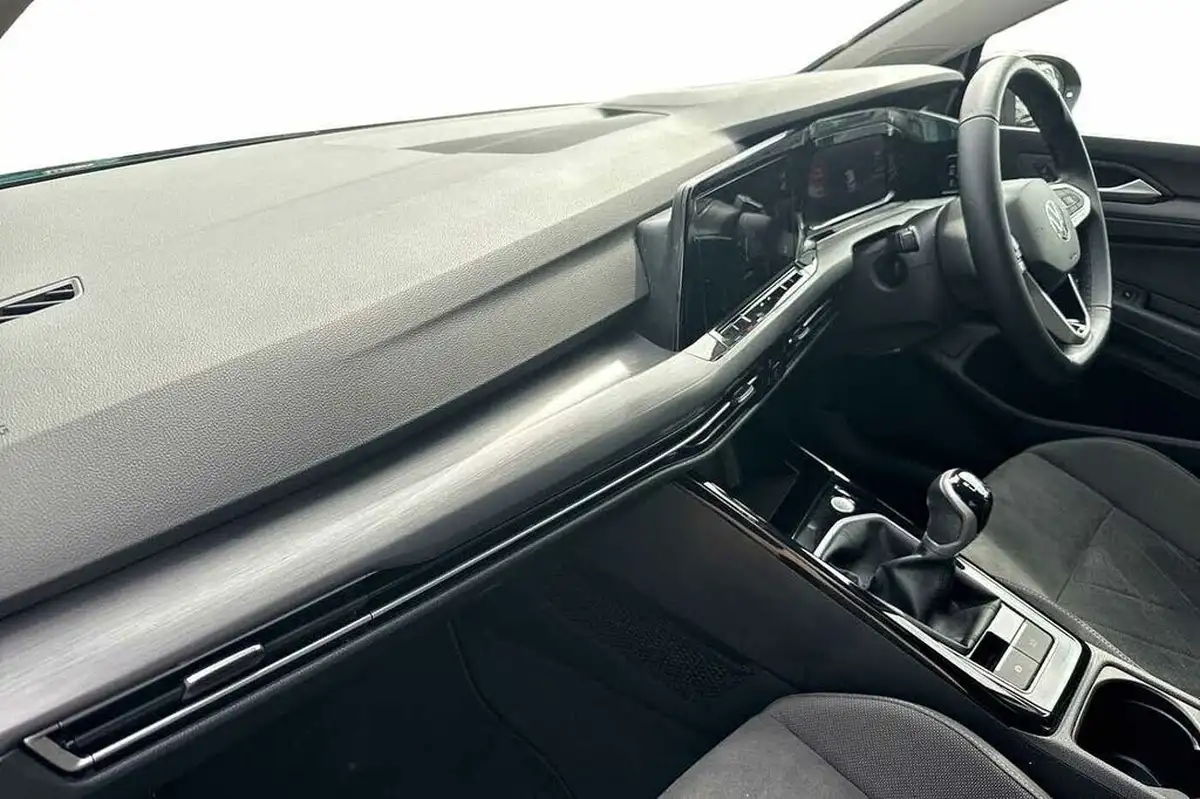 2023-volkswagen-golf-15-tsi-style-edition-130ps-big-1
