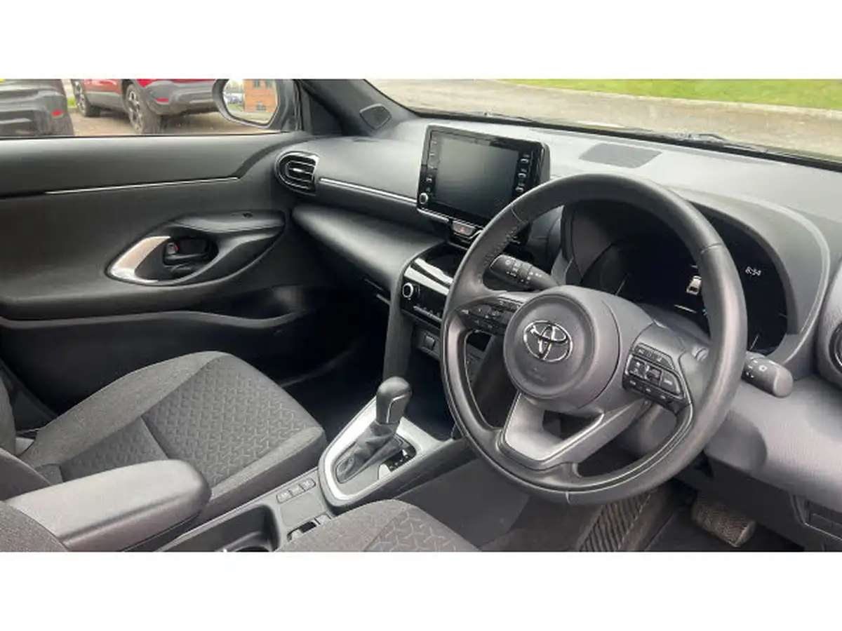 2022-toyota-yaris-15-vvt-i-design-panoramic-roof-big-10