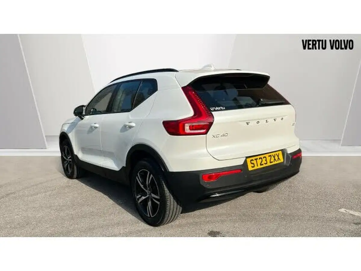 2023-volvo-xc40-20-b3-plus-big-1