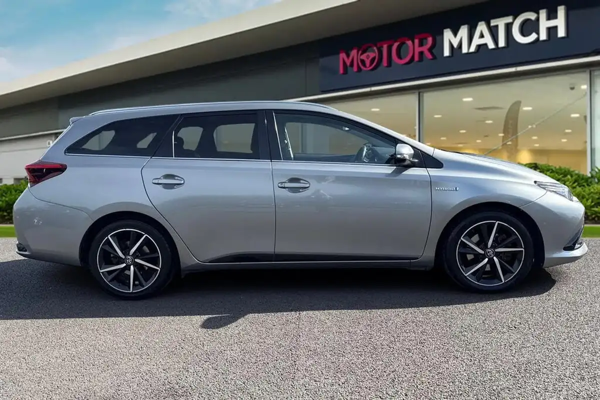 2018-toyota-auris-18-vvt-i-hsd-design-estate-big-2