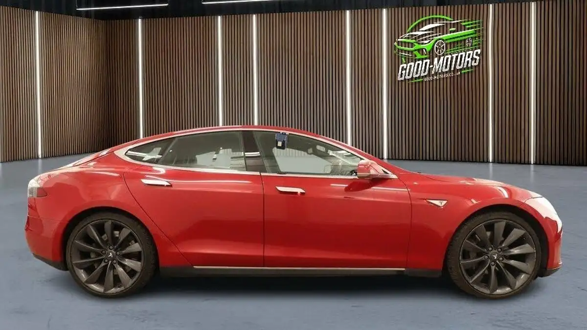2015-tesla-model-s-e-85d-nav-big-3