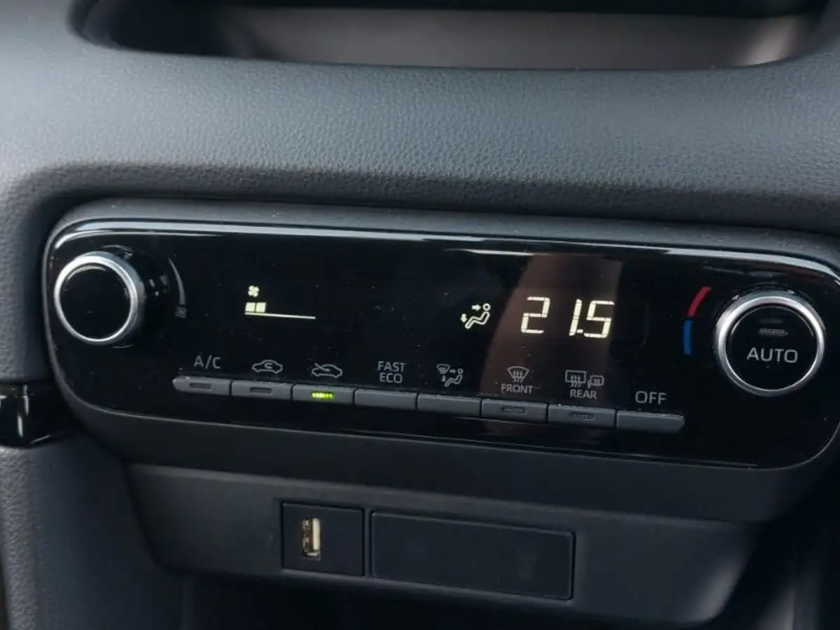 2022-toyota-yaris-15-vvt-i-design-big-13
