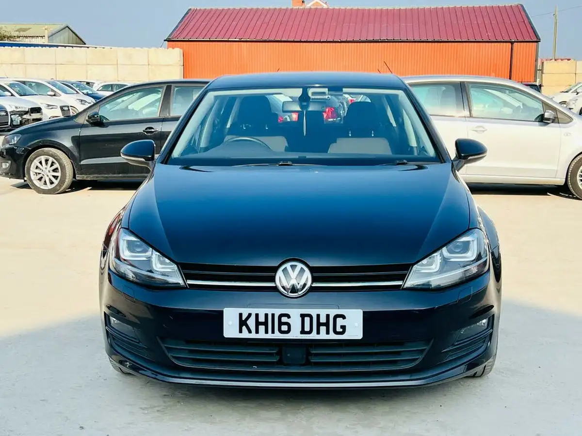 2016-volkswagen-golf-big-3