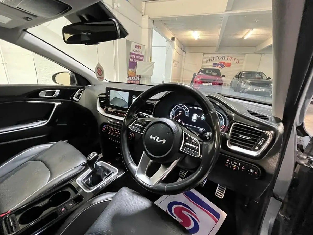 2022-kia-xceed-15-t-gdi-4-big-9