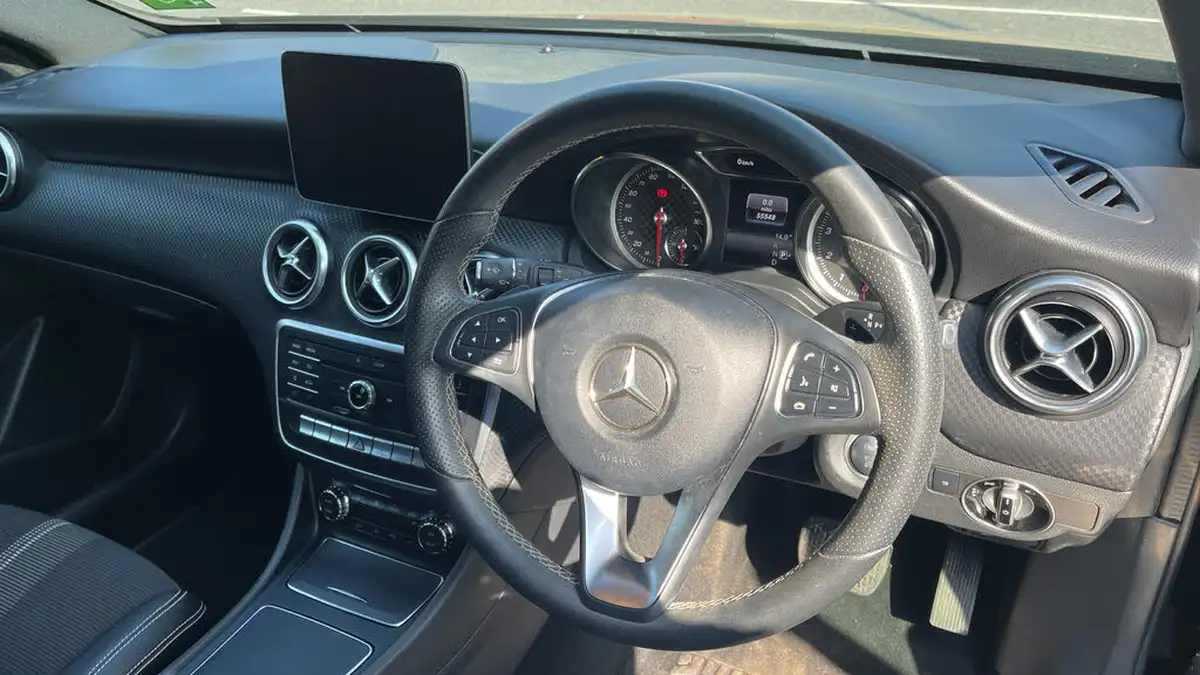 2018-mercedes-benz-a-class-16-a160-sport-edition-7g-dct-big-8