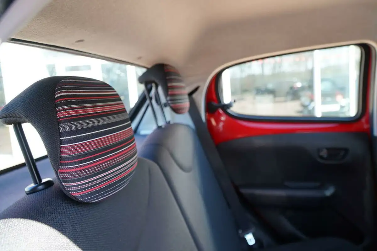 2015-citroen-c1-12-puretech-feel-5d-big-17