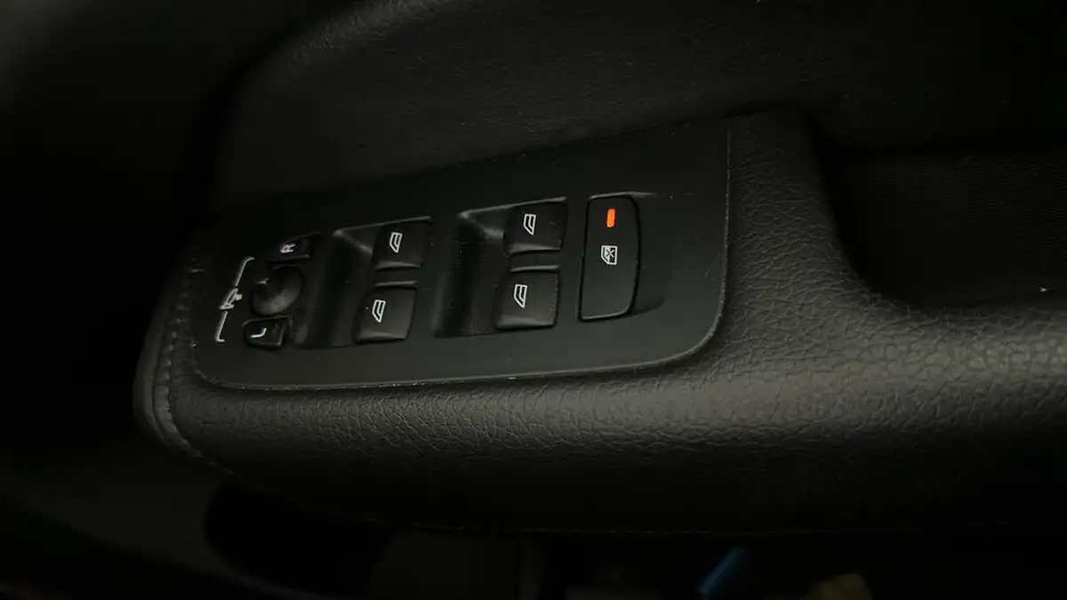 2020-volvo-xc60-20-b5-momentum-big-27