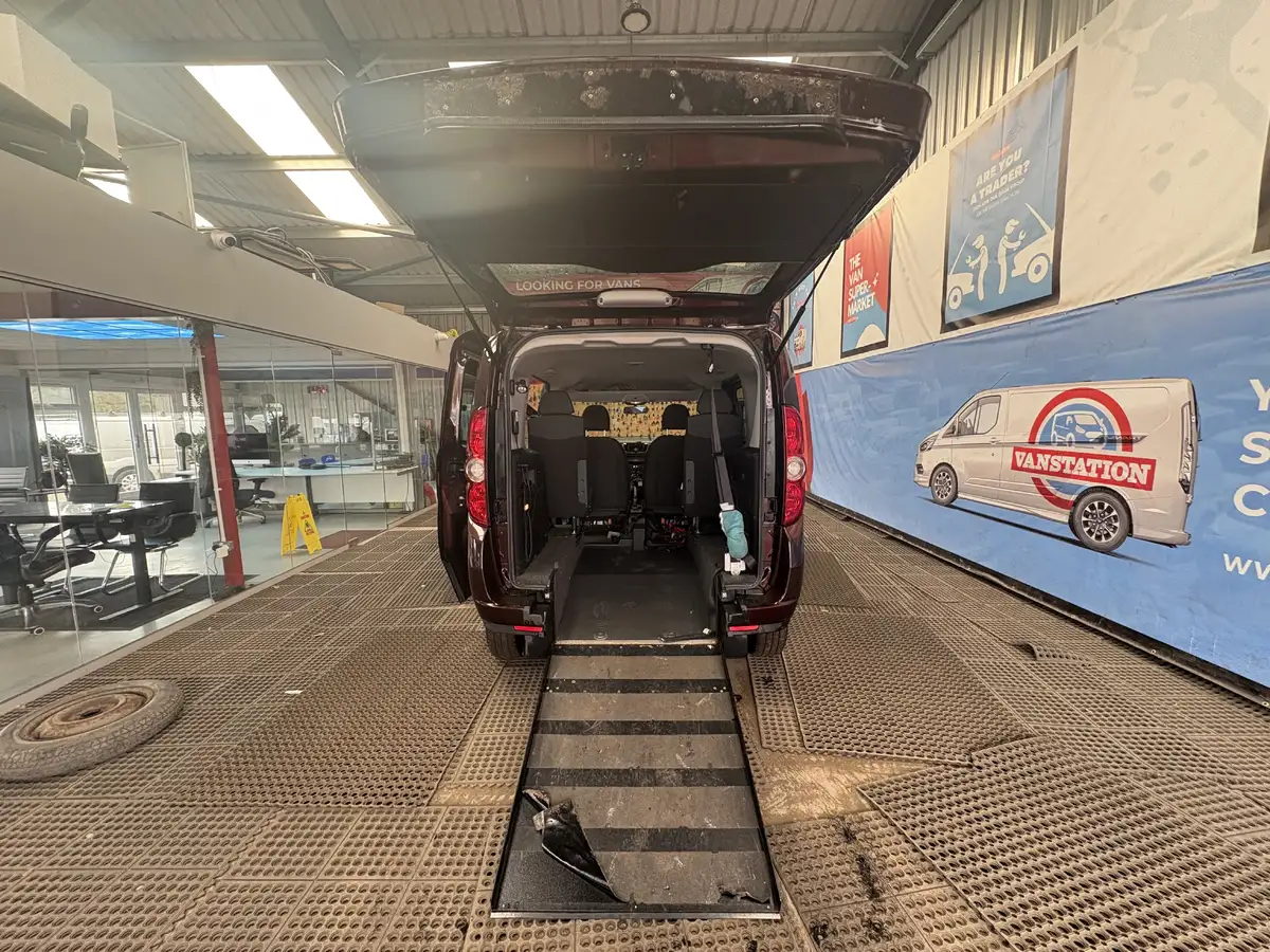 2015-fiat-doblo-14-mylife-big-10