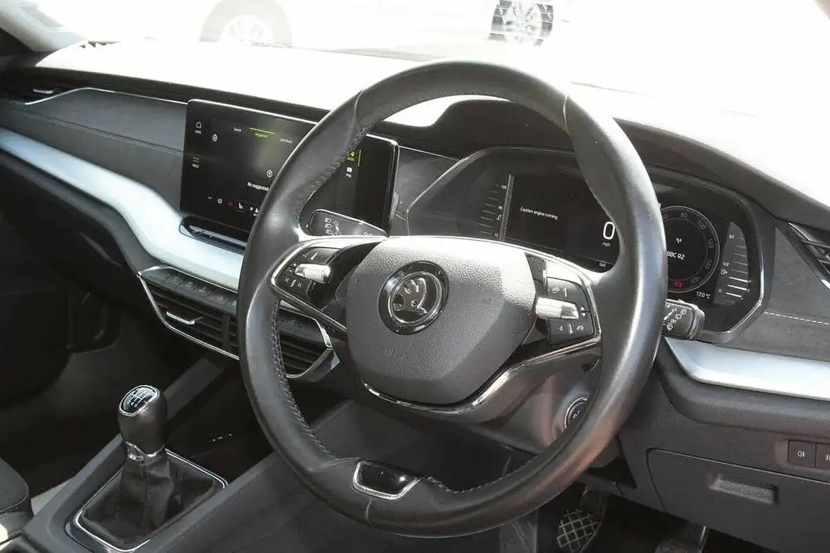 2020-skoda-octavia-15-tsi-se-l-first-edition-hatchback-big-5