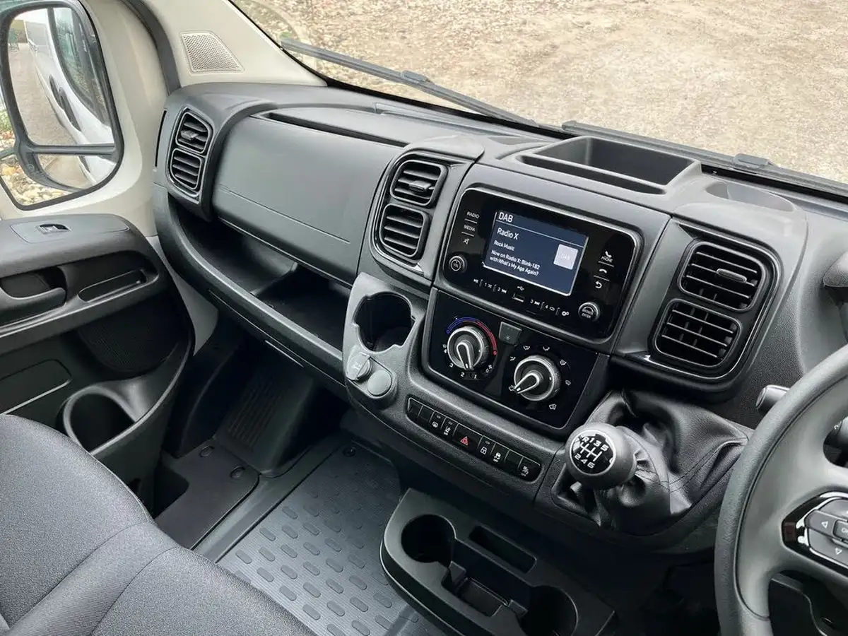 2024-vauxhall-movano-big-25