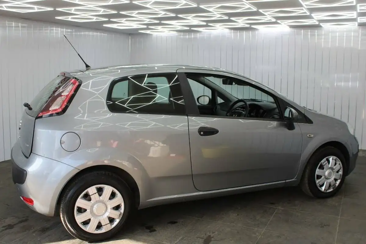 2011-fiat-punto-evo-12-active-3d-big-3