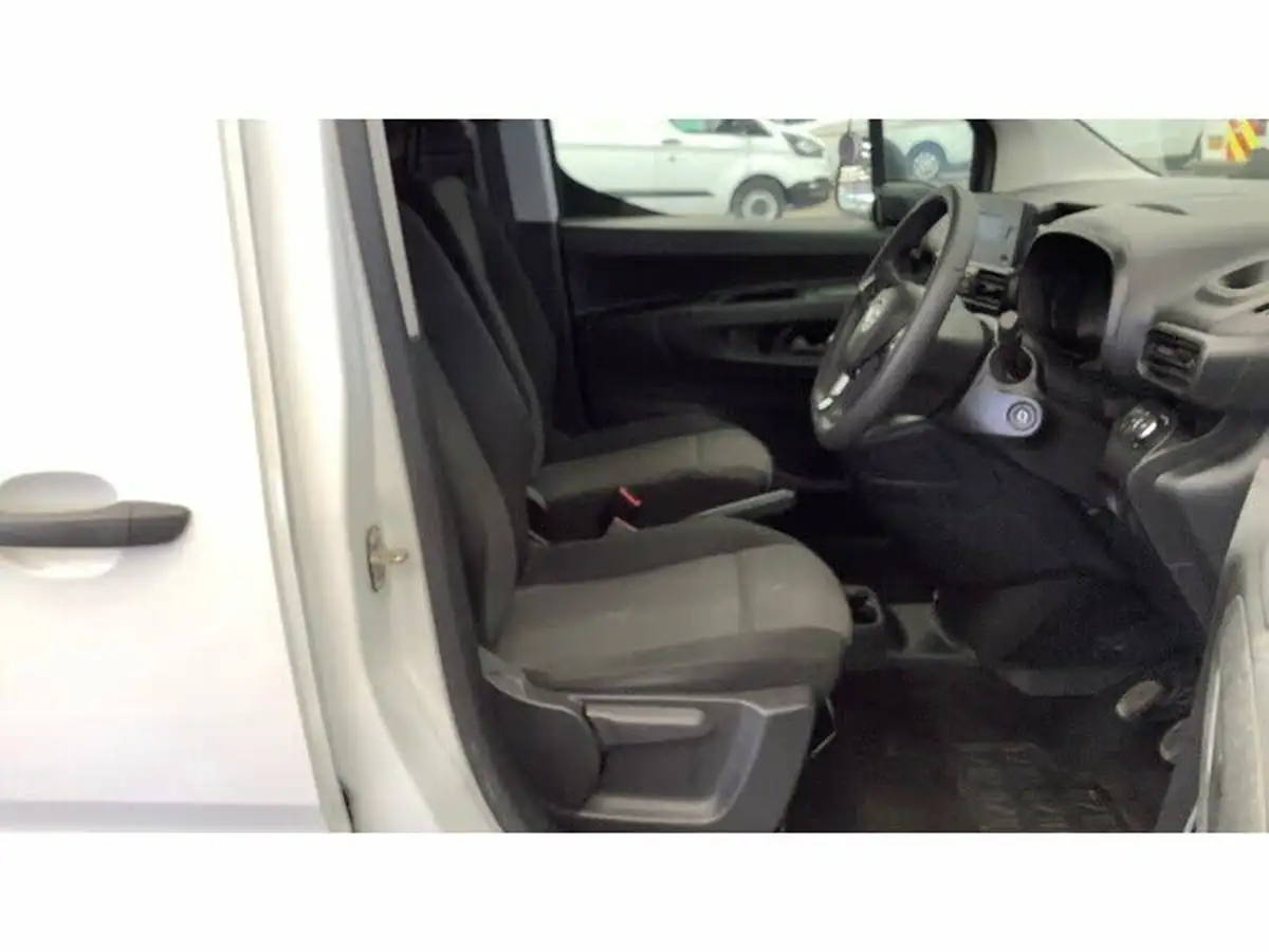 2020-vauxhall-combo-15cdti-sportive-2300-100pseu6d-t-l2h1-panel-big-4