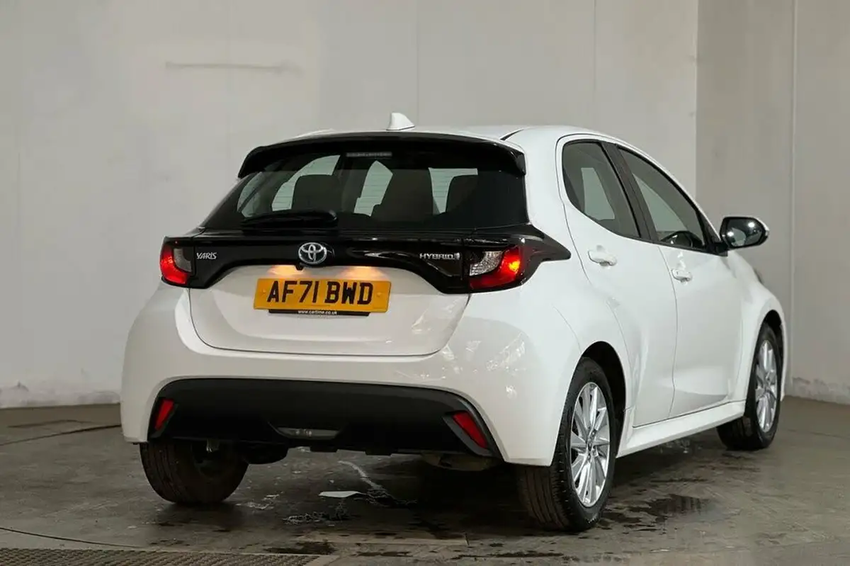 2021-toyota-yaris-15-vvt-i-icon-114bhp-hybrid-1490cc-e-cvt-big-16