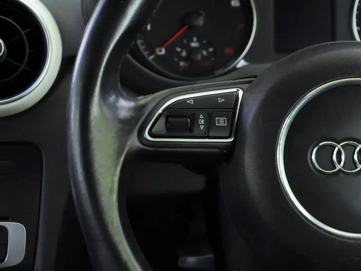 2011-audi-a1-14-competition-line-tfsi-big-67