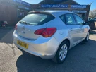 2015-vauxhall-astra-14-design-vvt-16v-100ps-hatchback-small-2