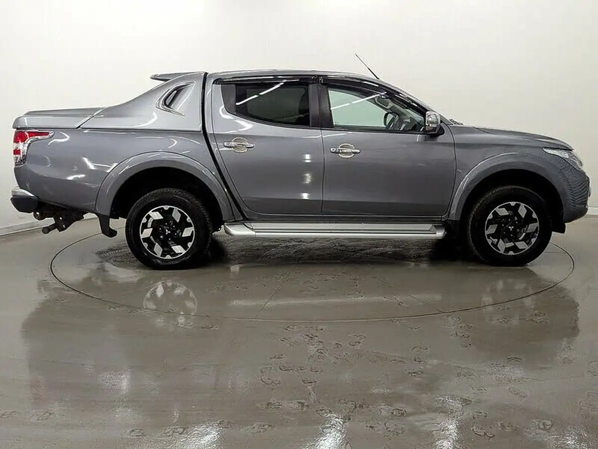 2018-mitsubishi-l200-24di-d-barbarian-sda-auto-big-1