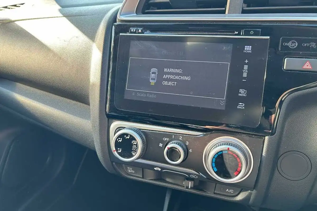 2018-honda-jazz-13-i-vtec-se-cvt-big-14