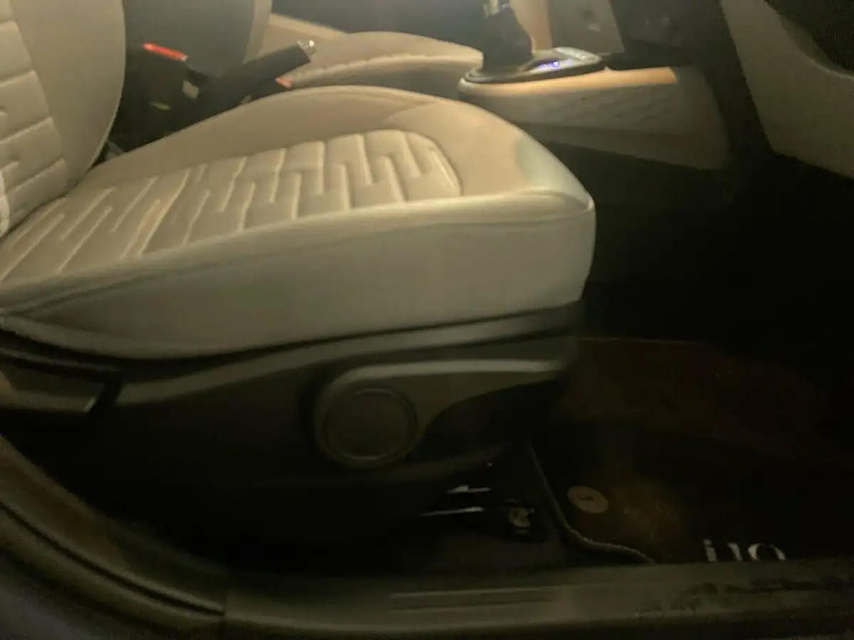 2023-hyundai-i10-12-premium-auto-big-32