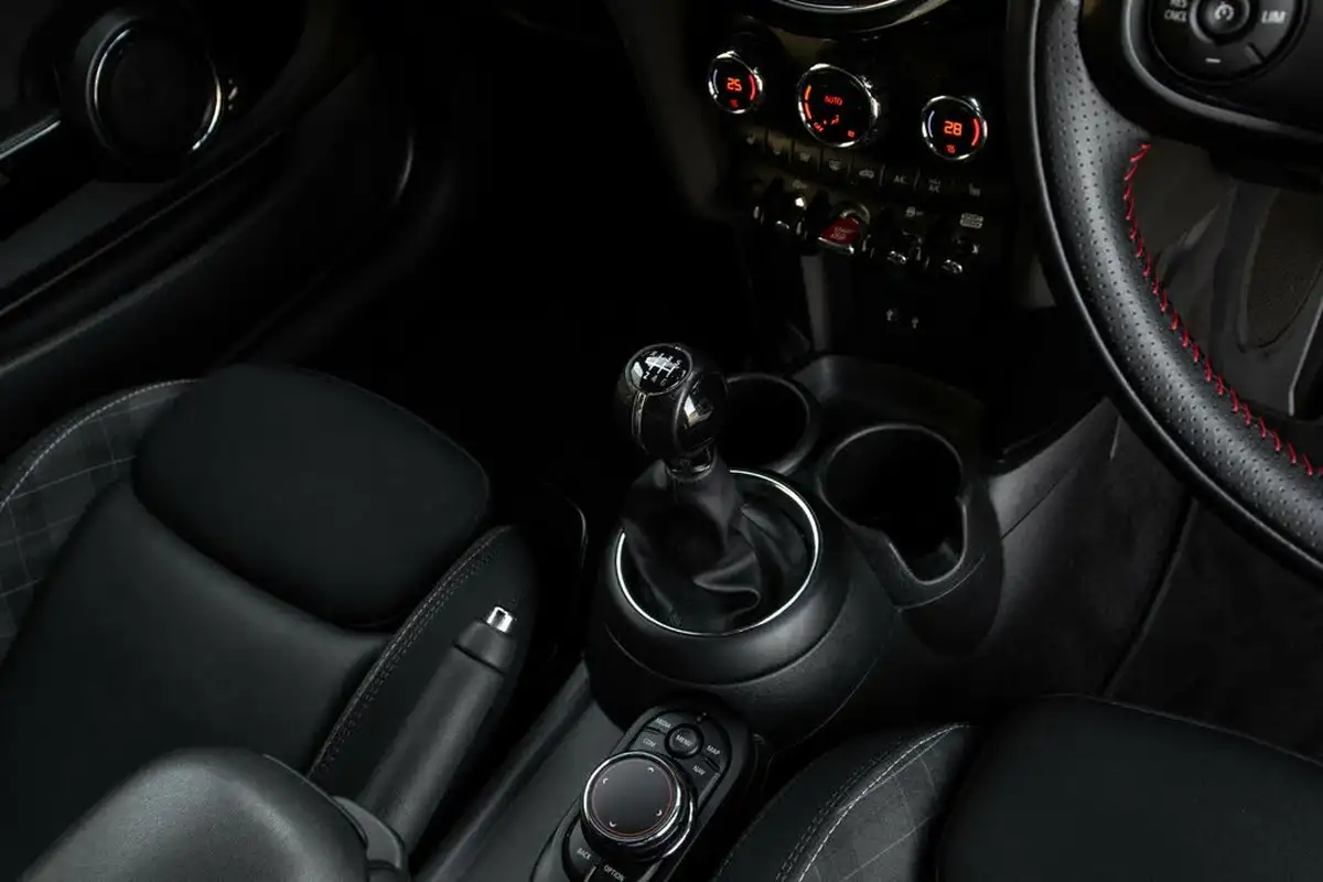 2018-mini-cooper-20-cooper-s-series-ii-ss-hatchback-3d-big-29
