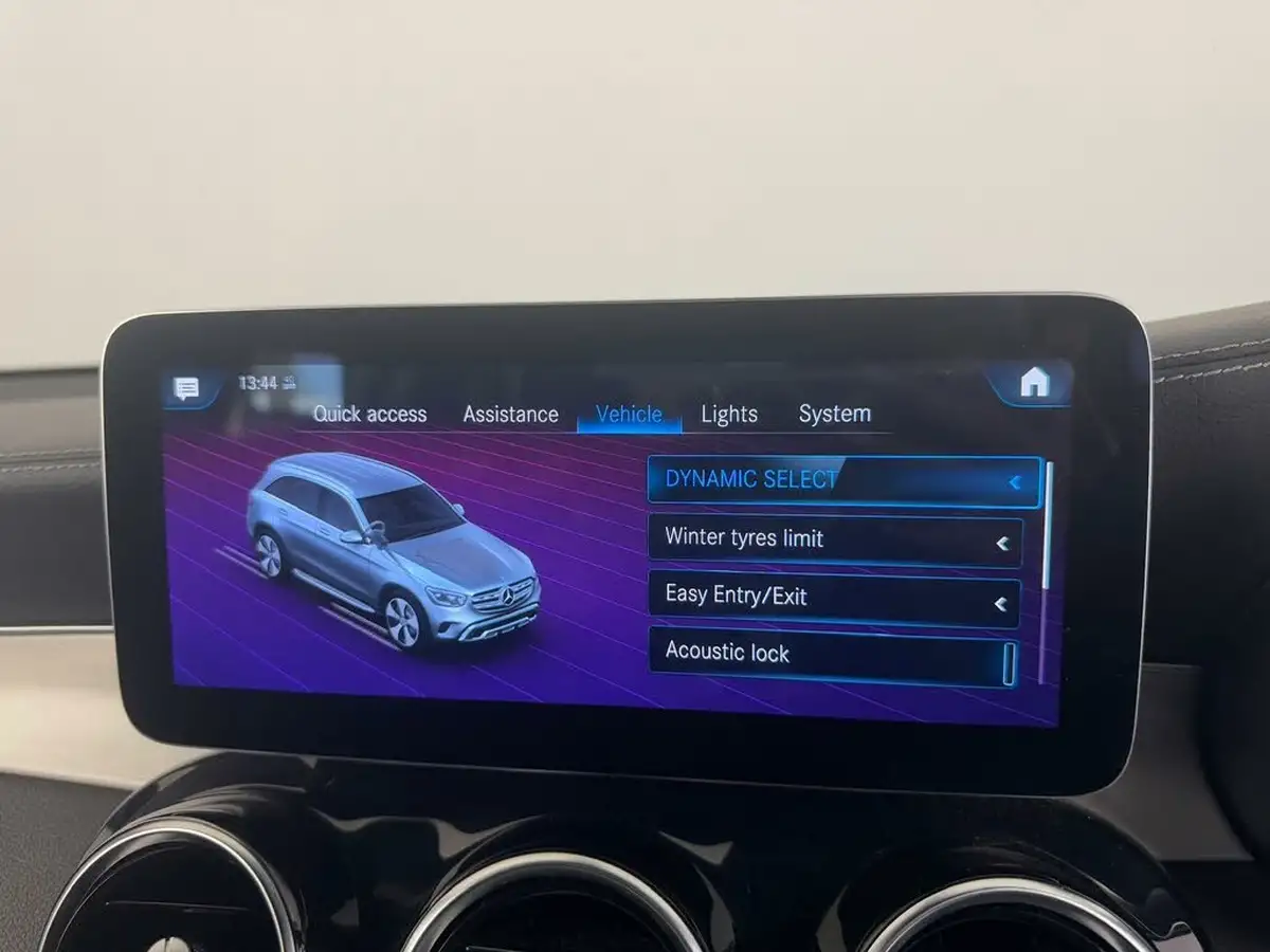 2022-mercedes-benz-glc-class-20d-glc220d-amg-line-195ps-station-wagon-5d-1950cc-4matic-plus-big-51