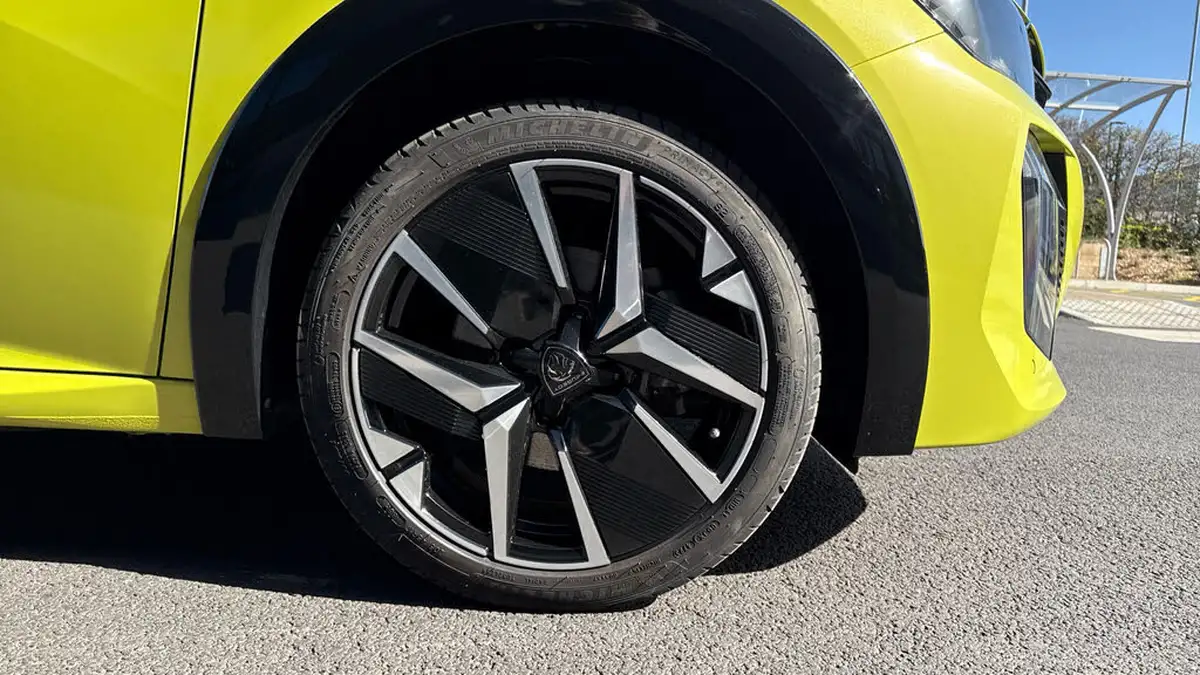 2024-peugeot-208-e-gt-156ps-51kwh-big-14
