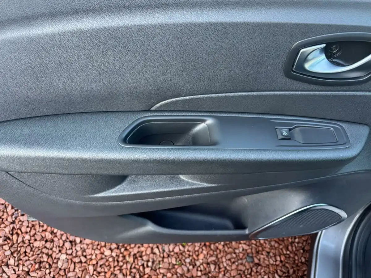 2019-renault-captur-09-tce-iconic-big-19