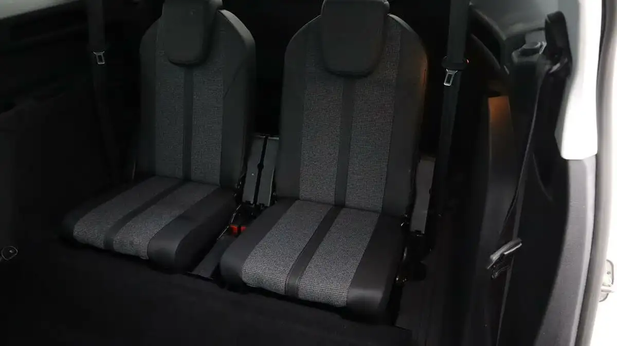 2020-peugeot-5008-suv-12-puretech-allure-big-20