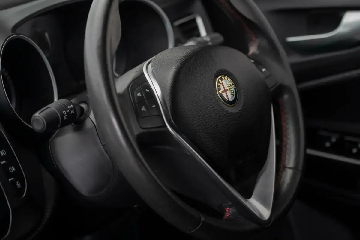 2015-alfa-romeo-giulietta-14-tb-sprint-big-22